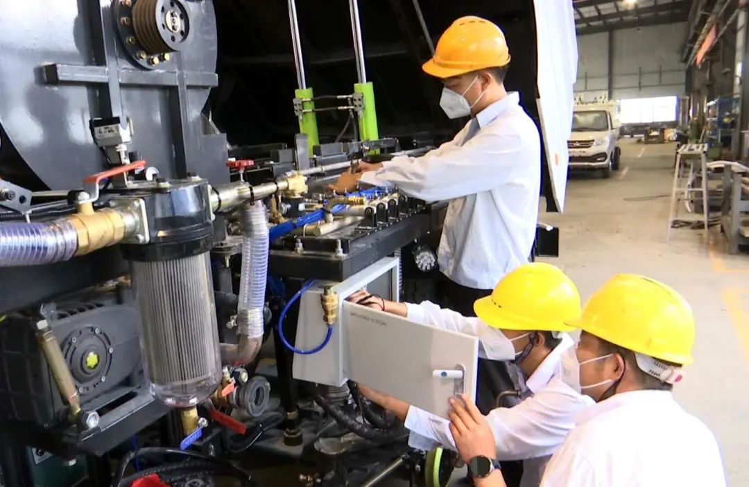 推进产品转型升级—陕汽OD体育官网
成功研发生产新能源专用车